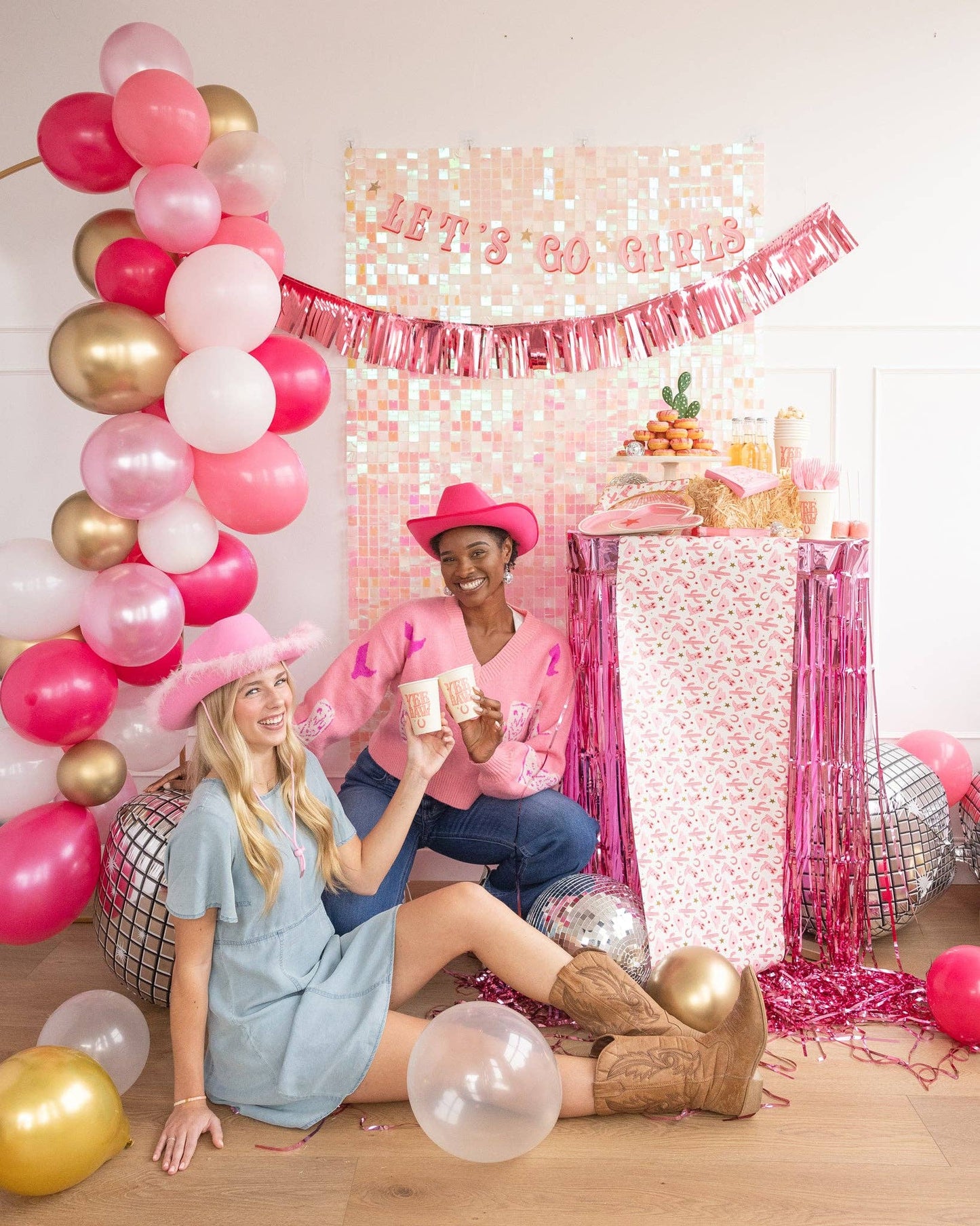 CWG1002 - Let's Go Girls Banner Set