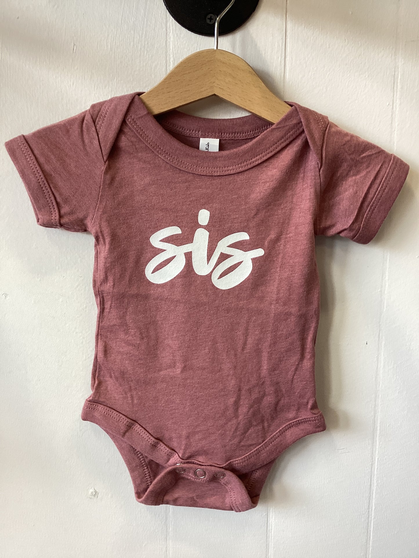 Sis onesie/toddler tee: mauve 0-3m-3T