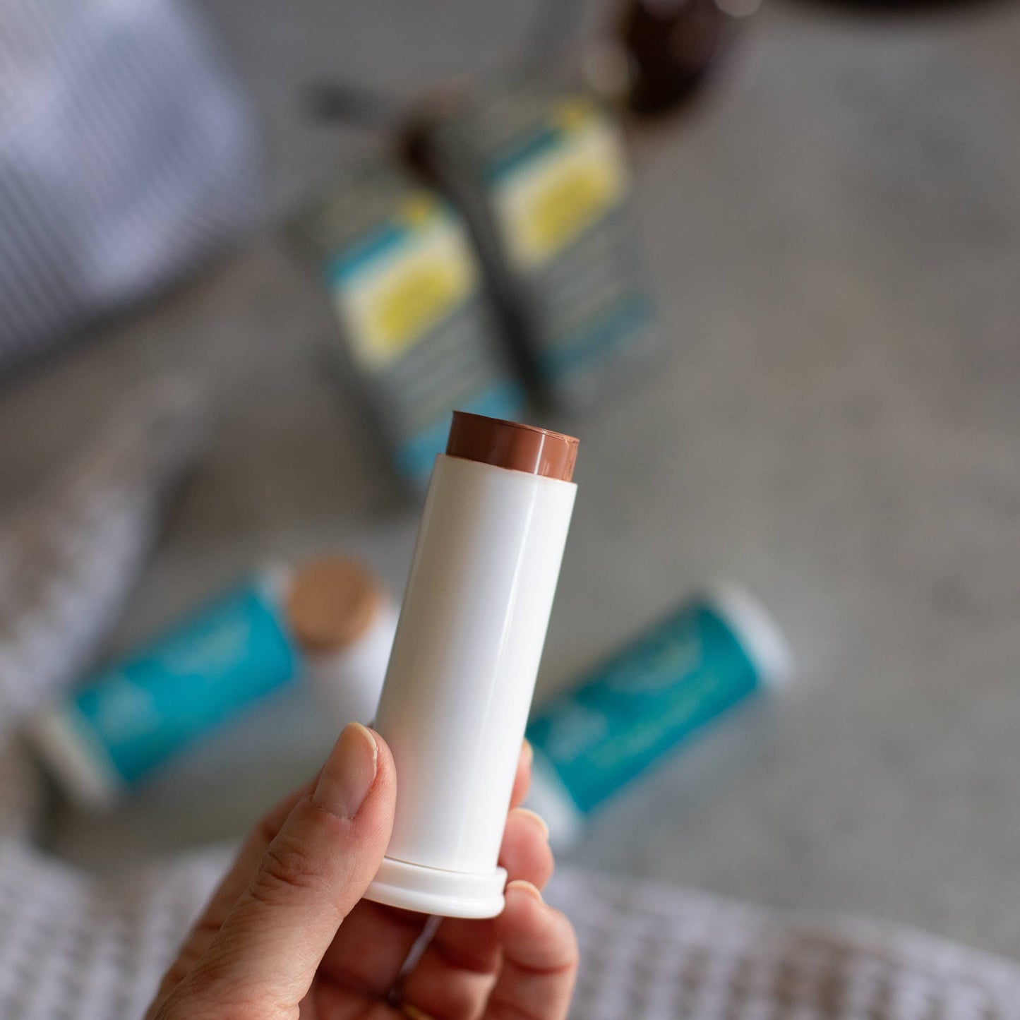 Lady Face Mineral Sunscreen Face Stick SPF 40: .74 oz. net wt. (21 g) / Light/Medium Tint