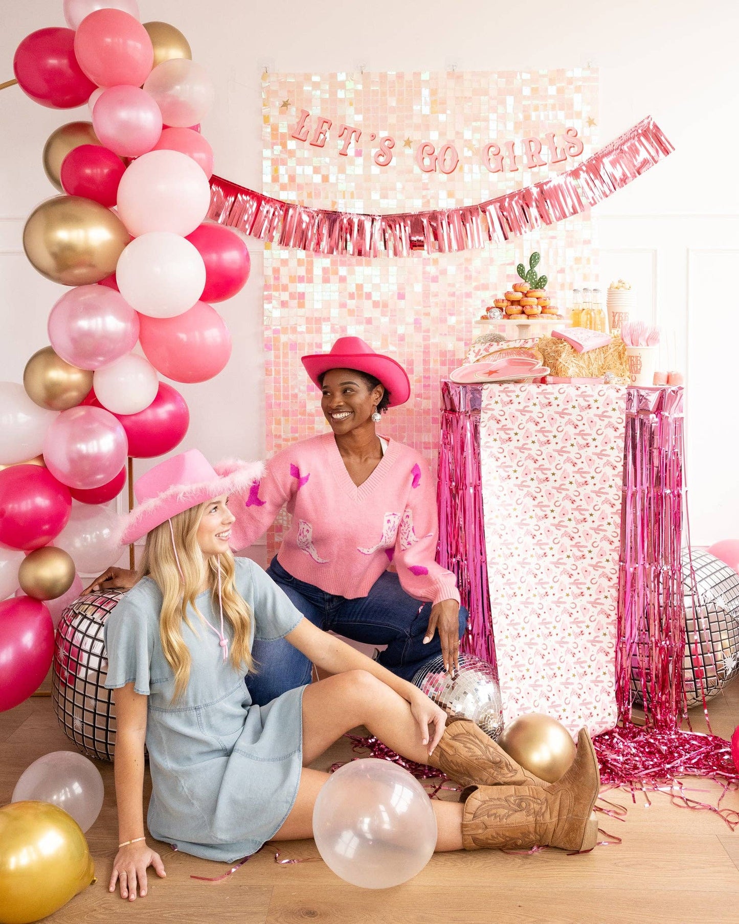 CWG1002 - Let's Go Girls Banner Set